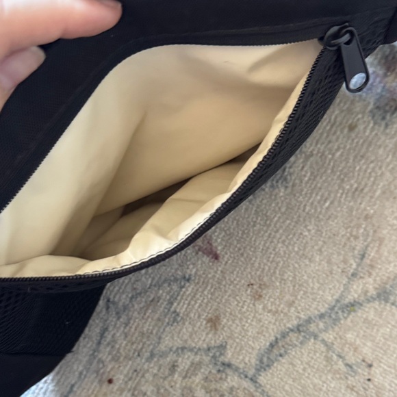 Canvelle Classic Crossbody Bag/Fanny Pack - Picture 4 of 9